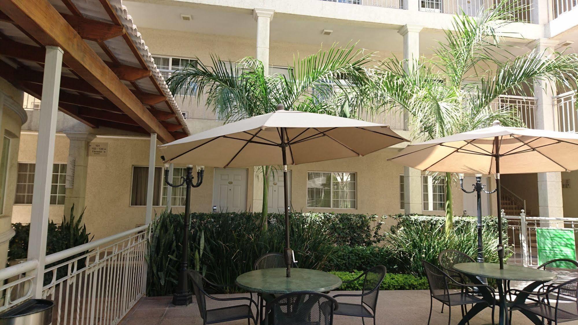 Fresno Galerias Hotel 4*